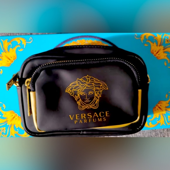Versace
La Medusa crossbody bag
Never worn - Picture 4 of 8